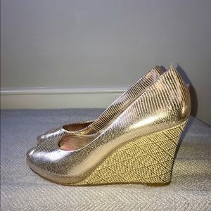 Lilly Pulitzer Metallic Peep Toe Wedges